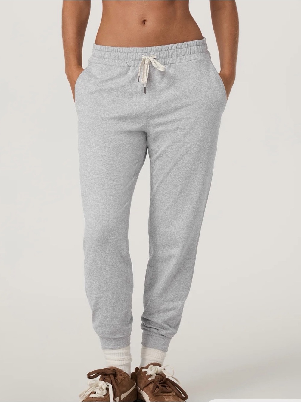 Vuori Performance Jogger. Pale Grey Heather